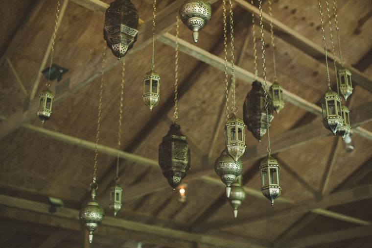 marokkói-lámpás-dekoráció-esküvői szoba-kép
