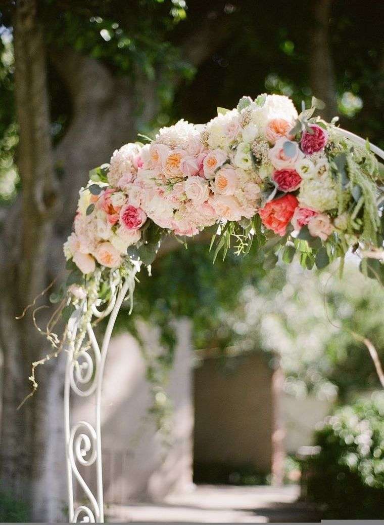 decorazione-matrimonio-romantica-decorazioni-matrimonio-arco-decorazioni-fiori-ghirlanda