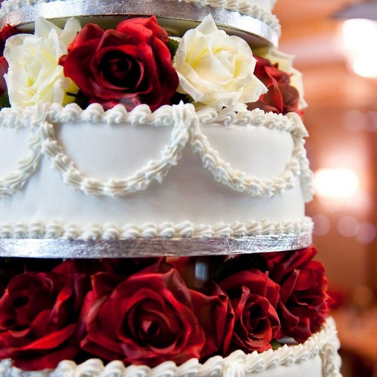 piros-fekete-esküvői torta