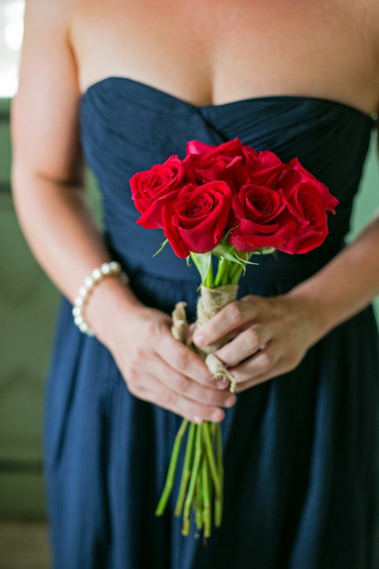 idee per l'arredamento di nozze rosse e nere bouquet di rose