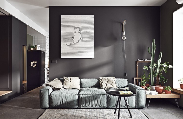 ミニマリストの装飾モダンなデザインのソファのリビングルームの壁の装飾