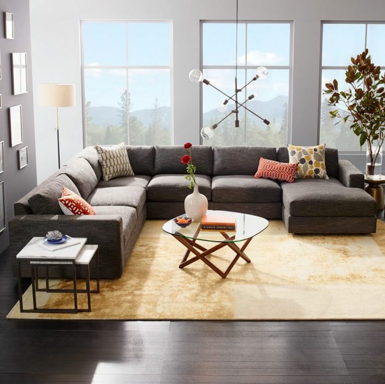 modernus pilkos sofos dekoras