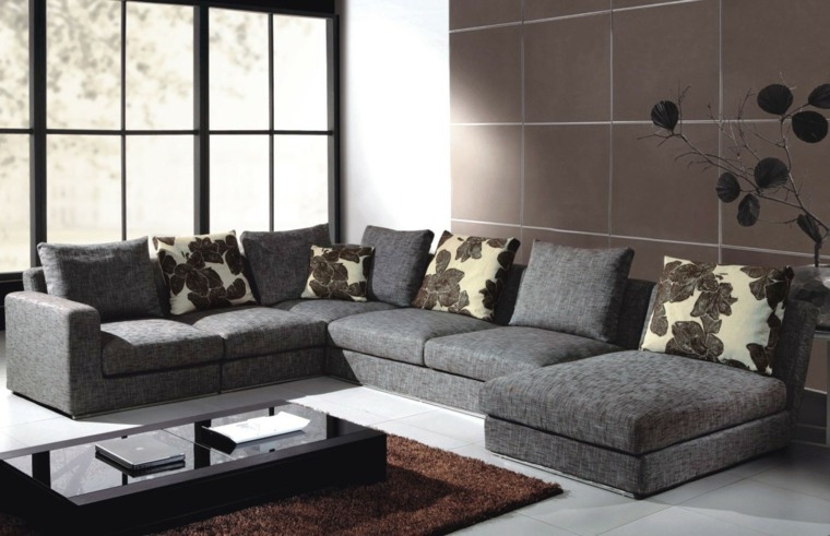 madingos spalvos svetainės pilka kampinė sofa