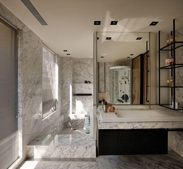 modern-fürdőszoba-márvány-kő hatású faldekoráció
