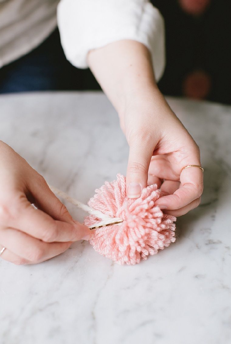 Kalėdų-pom poms-pasidaryk pats-deko idėja