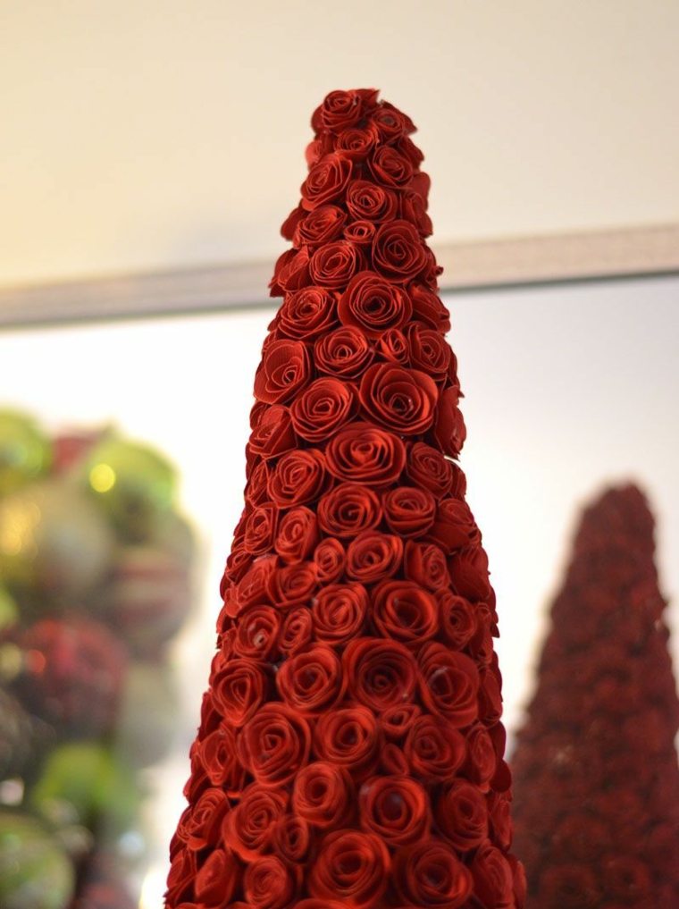Karácsonyi dekorációs ötlet, hogy piros fát készítsen magának