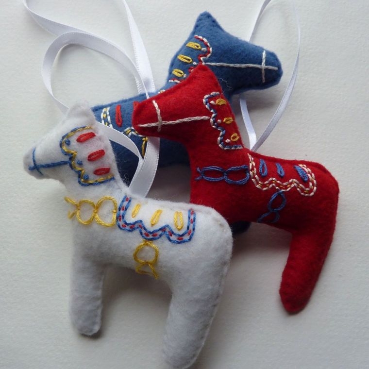 decorazione natalizia in feltro: cavallo