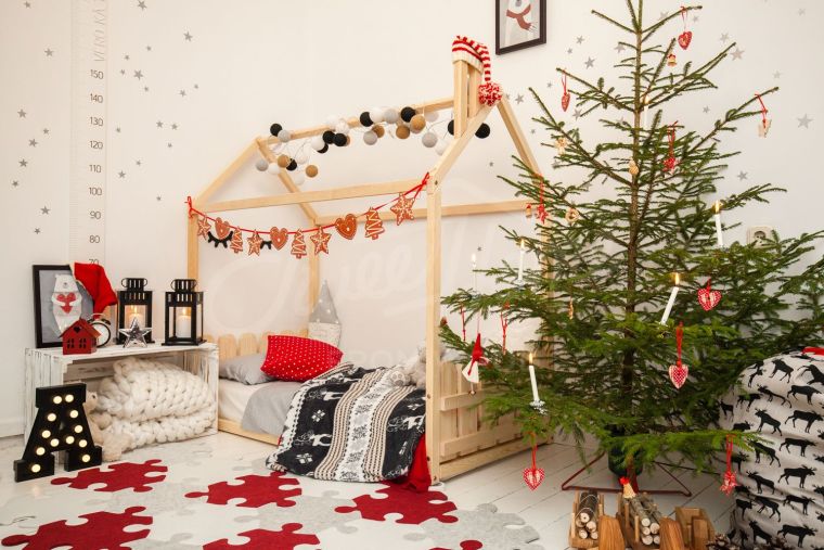 Kalėdų vaikų kambario dekoravimas
