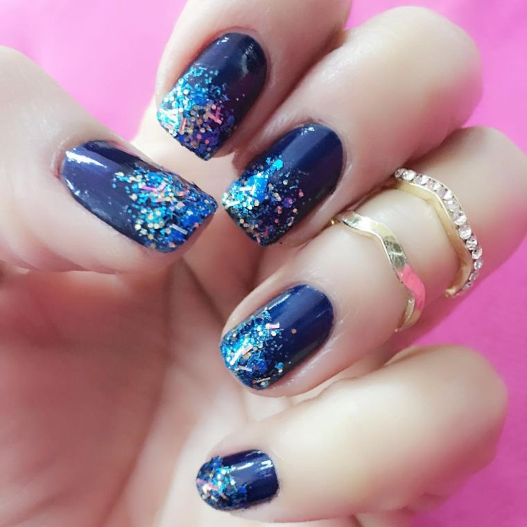 trendy-nail-winter-deco-de-noel-blue