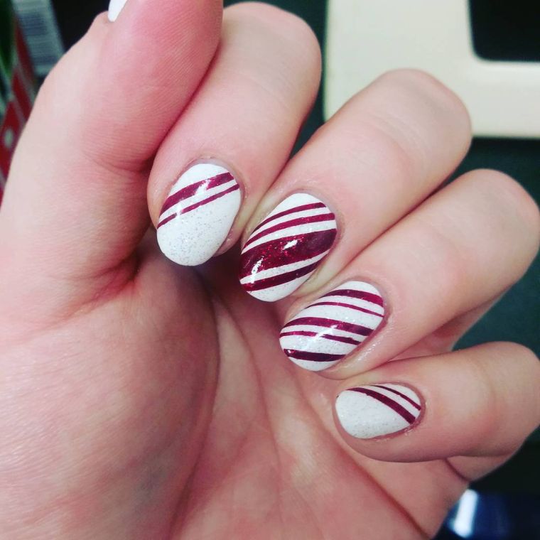 trendy-natale-manicure-idea-deco-nail-art