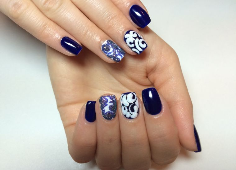 Ciatre-Deco-Christmas-Nail-Varnish-Idea