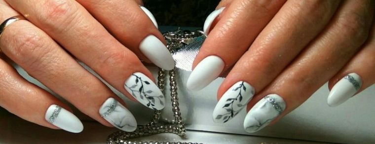 trend-nail-deco-winter-white-marmer-new-year