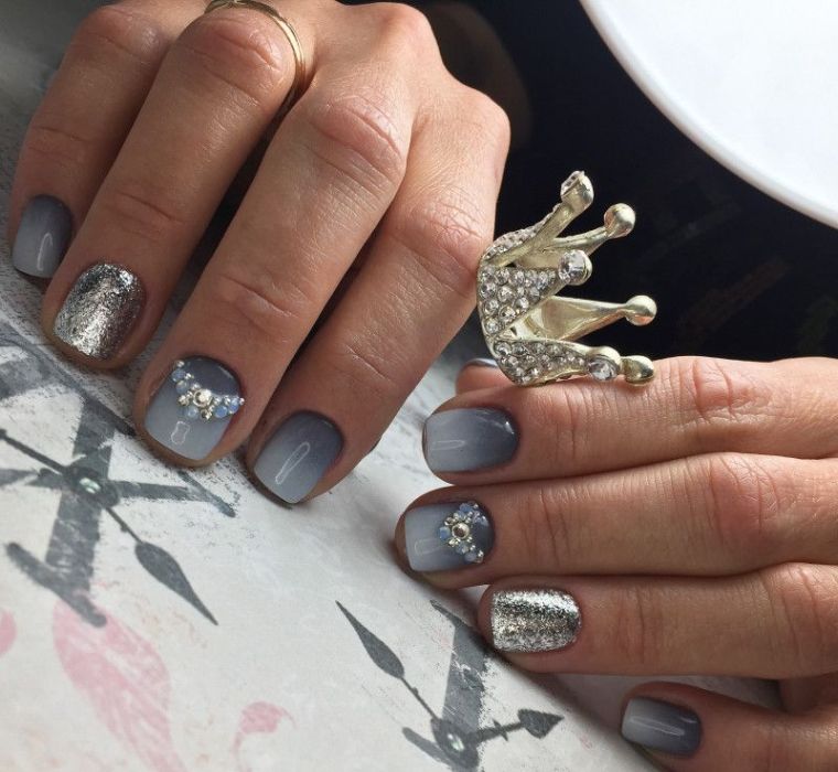 nail-deco-new-year-silver-gray-lak-trend-ombre-effect