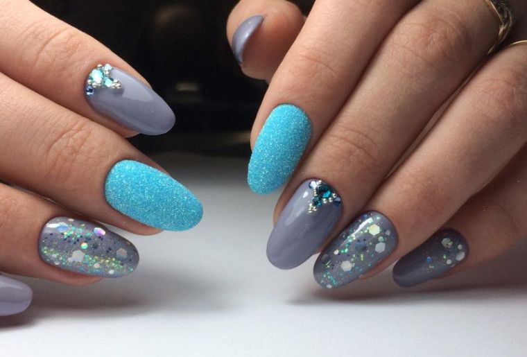 deco-nails-christmas-color-blue-touch-glitter
