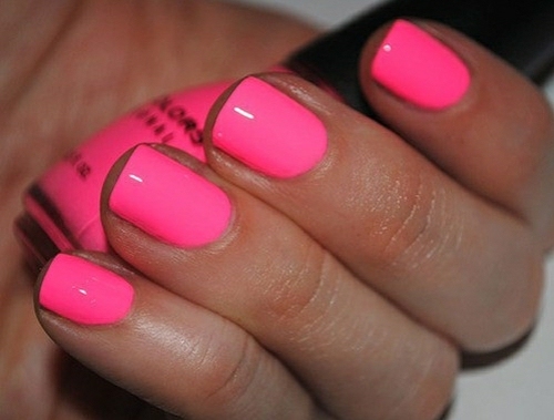 neonski ružičasti dekor za nokte