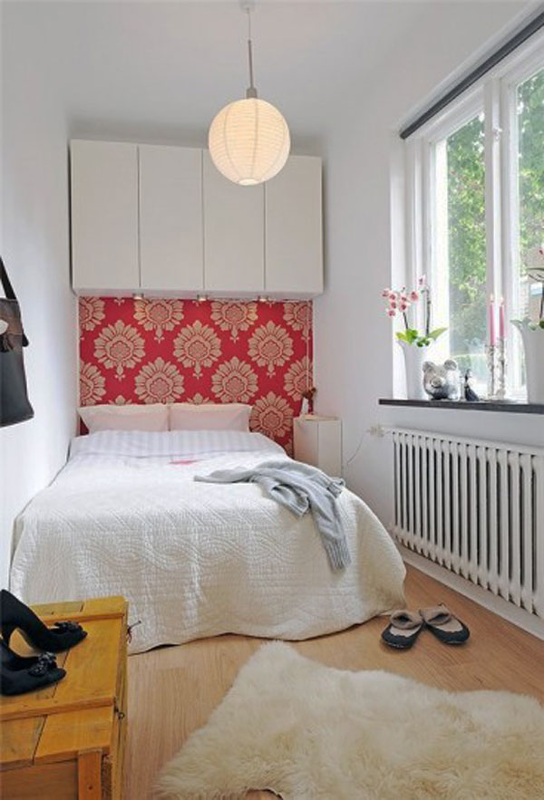 piccola camera da letto di design bianca accogliente