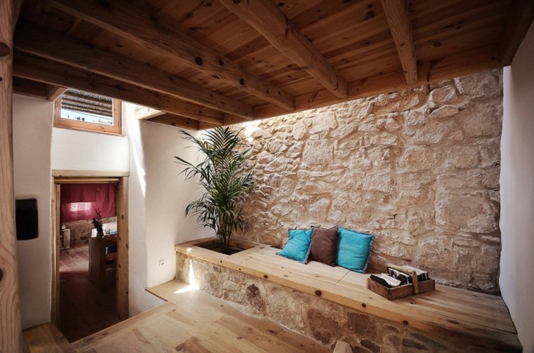 travi di legno deco casa in pietra