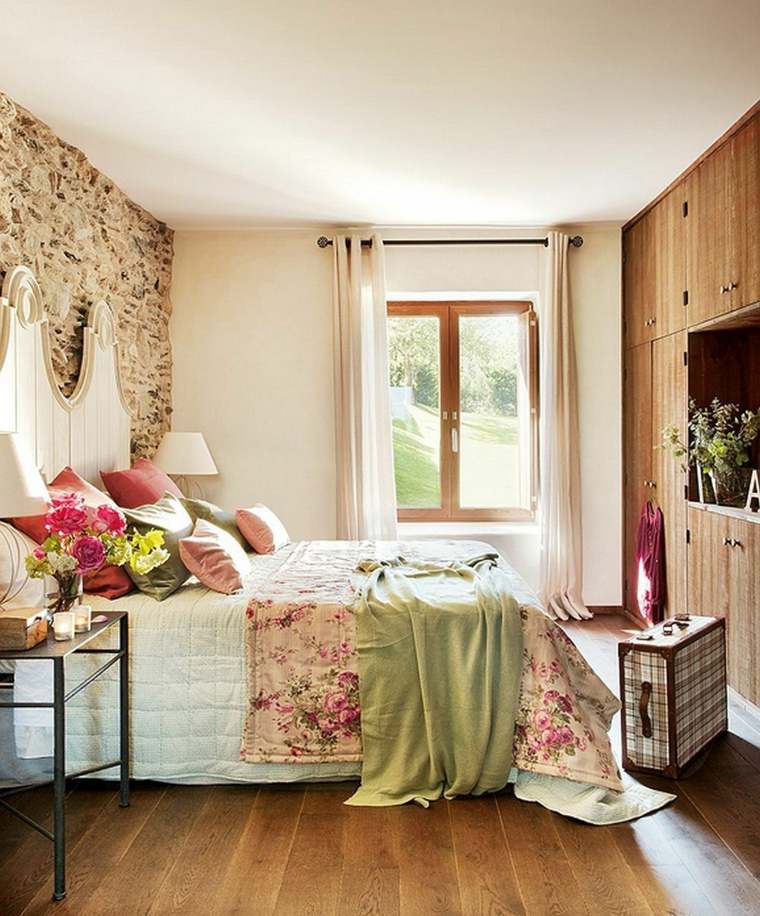 camera da letto di design country con rivestimento in legno di pietra