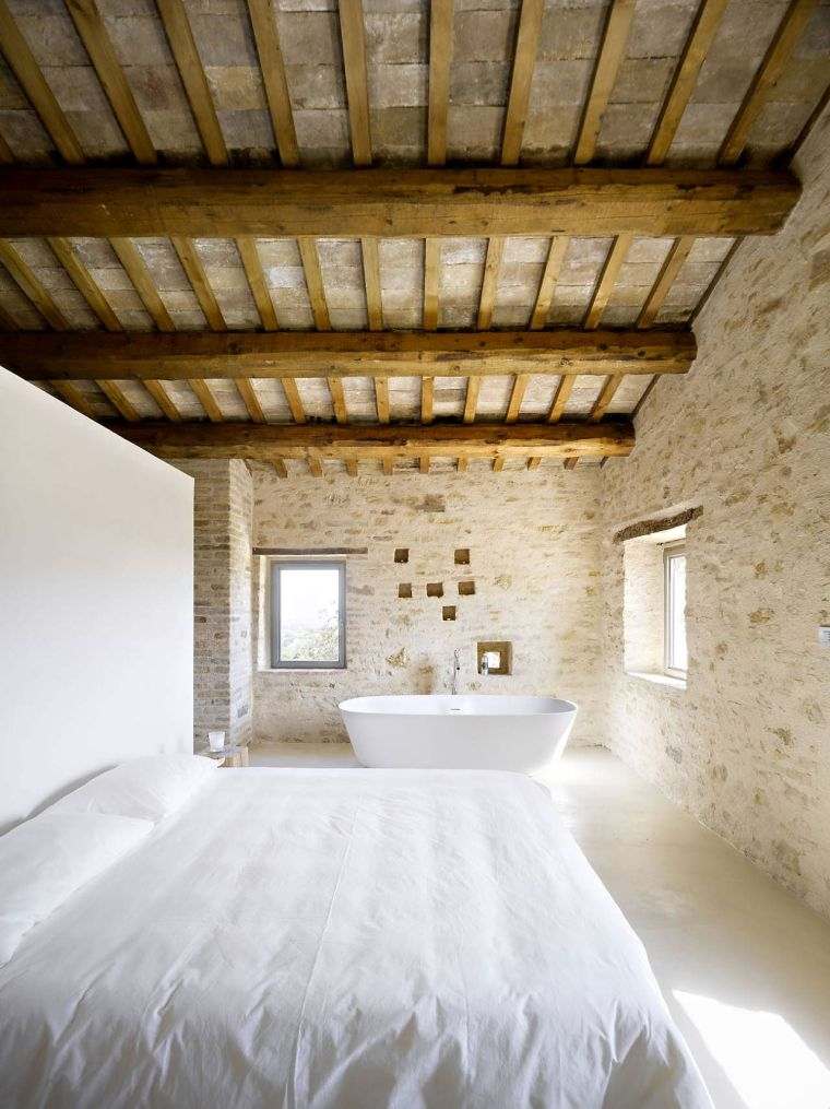 camera da letto con vasca
