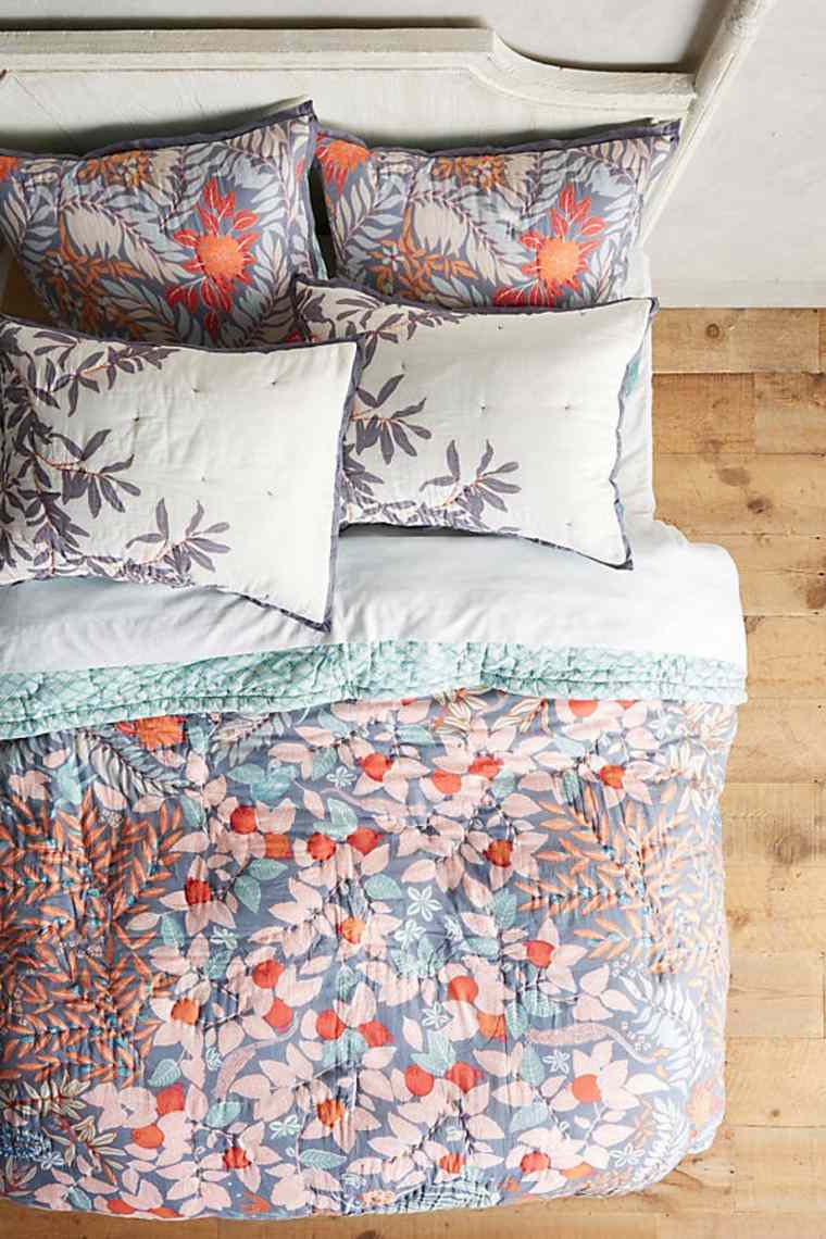 Idee per la biancheria da letto con stampa floreale per la decorazione della camera da letto della casa di primavera
