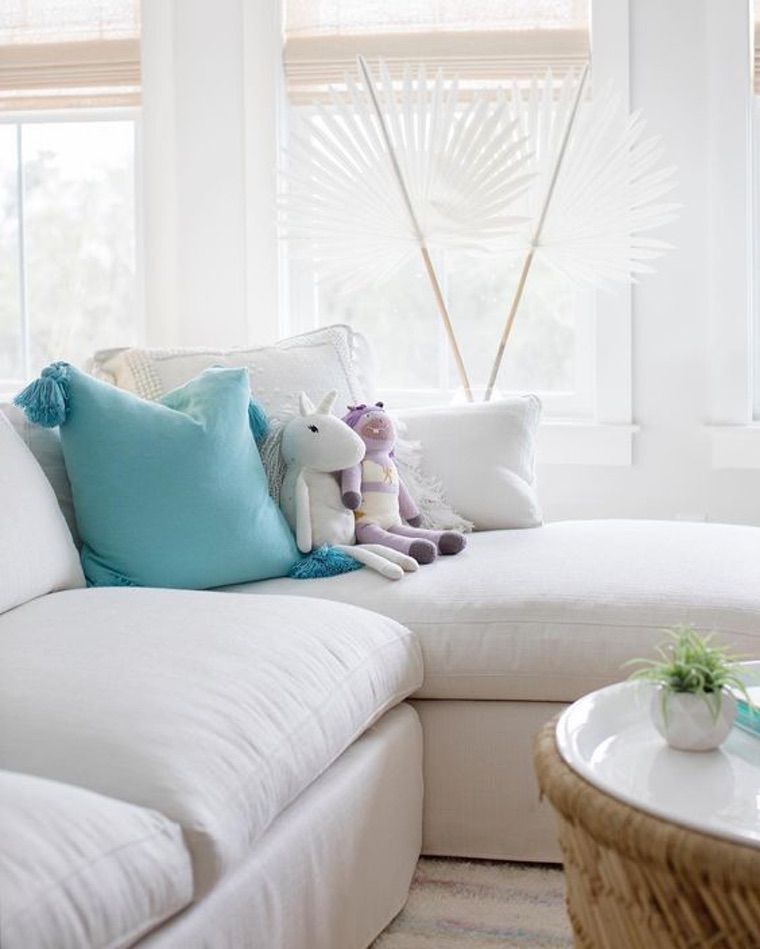cuscino blu decorazione divano bianco