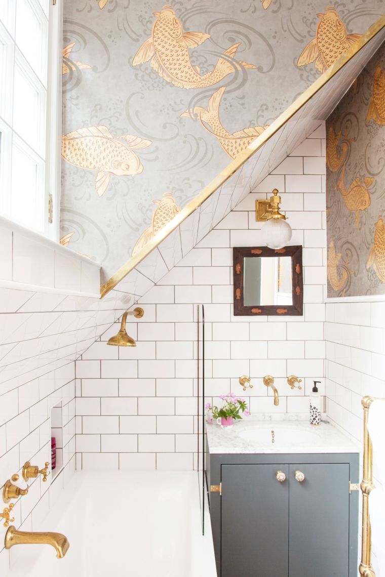 interjero dizainas mažam vonios kambariui po karnizo pilkų baldų idėjomis