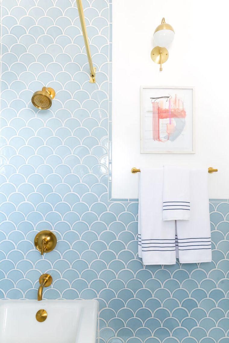 mėlynas vonios kambario dekoro madingas auksinės sienos maišytuvo modelis