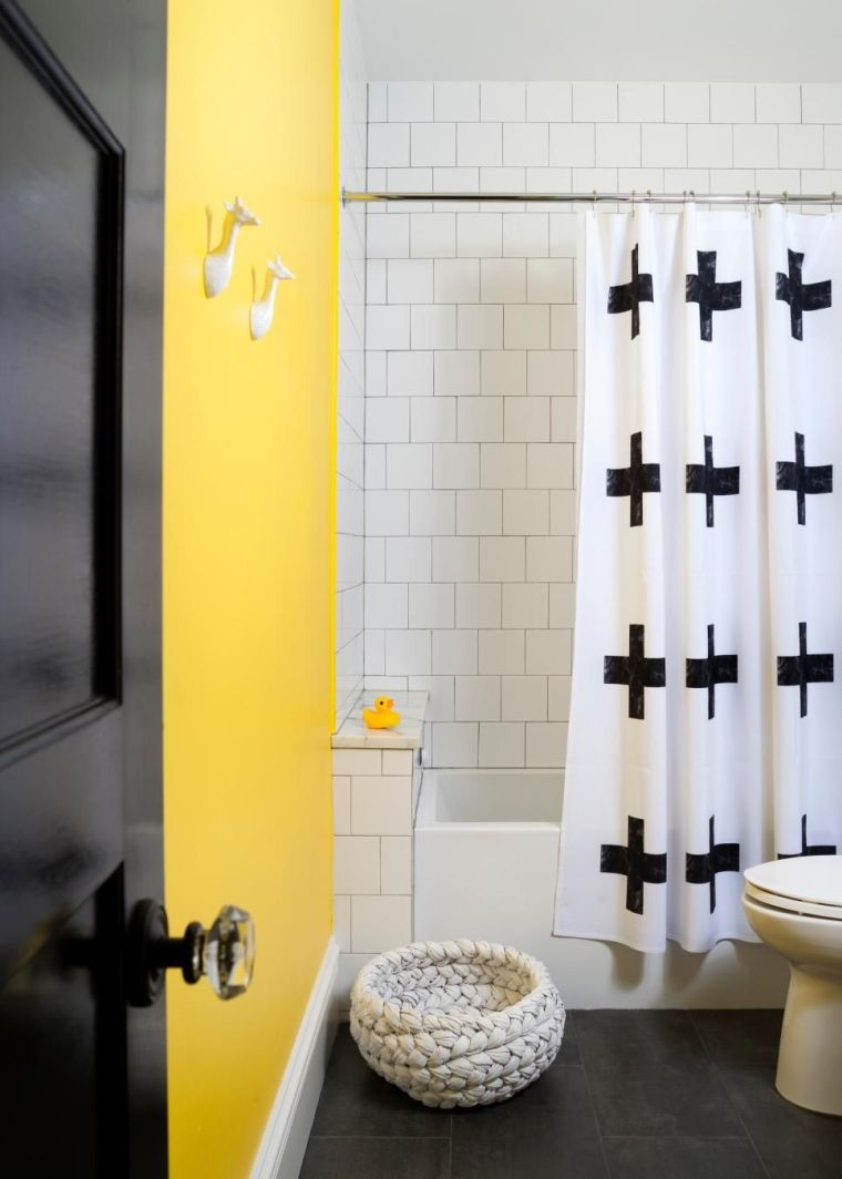 arredo bagno per bambini in giallo e nero