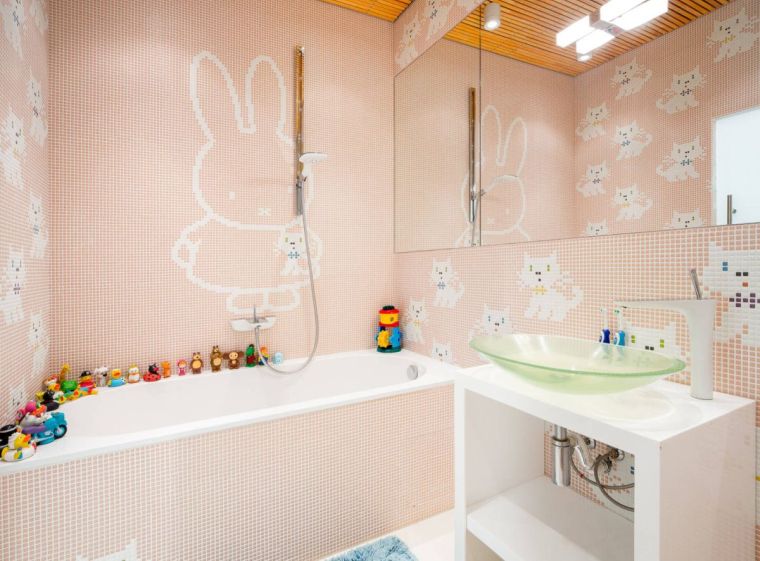 arredo bagno per bambini in rosa