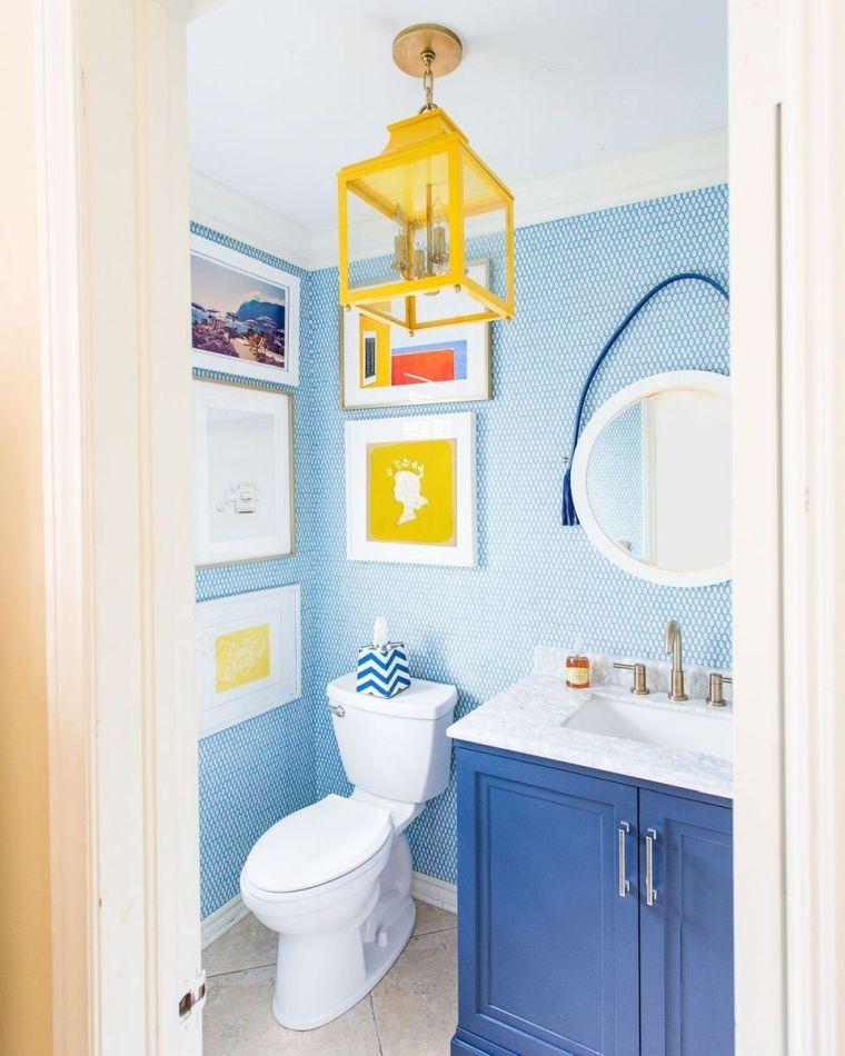 bagno in giallo e blu