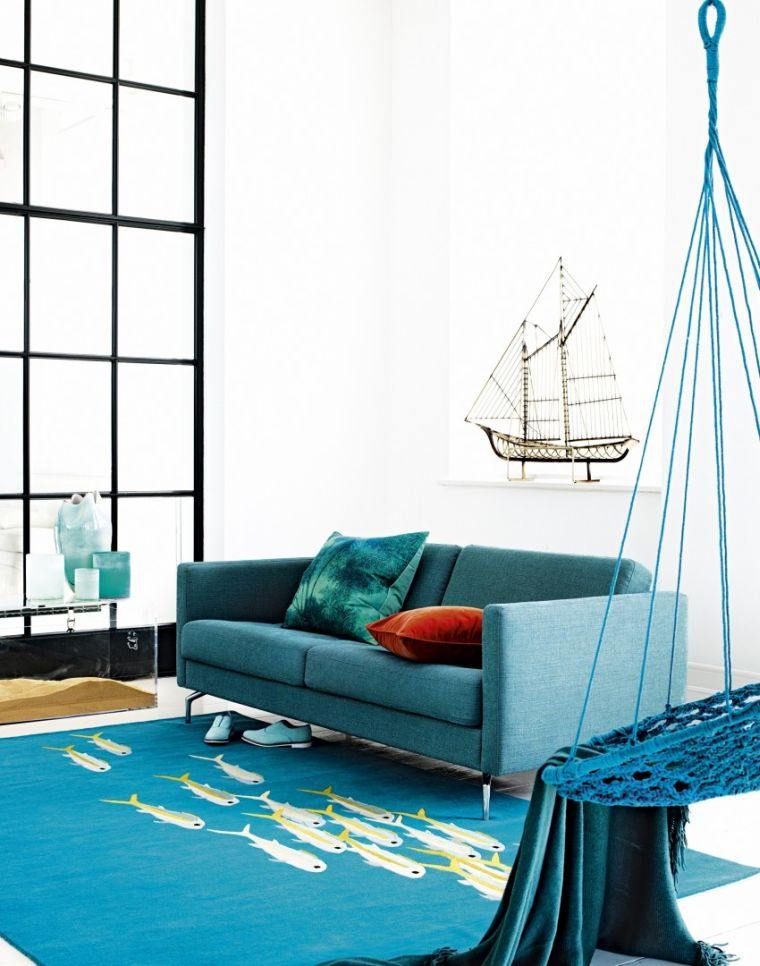 dekoratyvinis objektas svetainės dizainas spalva antis mėlyna sofos aksesuarai