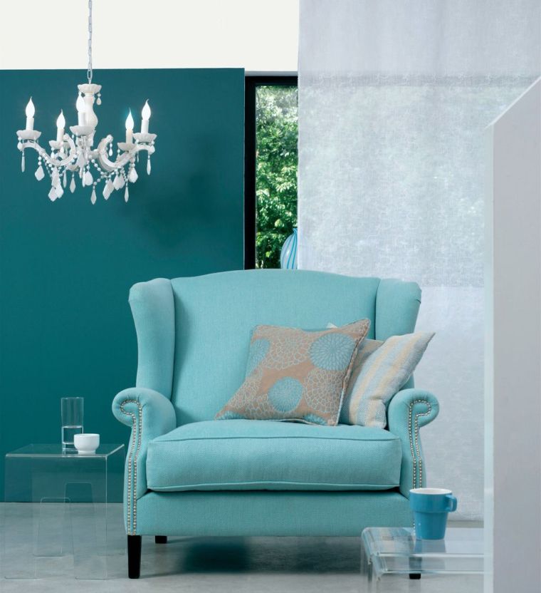 Idee per dipingere il soggiorno Poltrona vintage blu Idee per dipingere il soggiorno