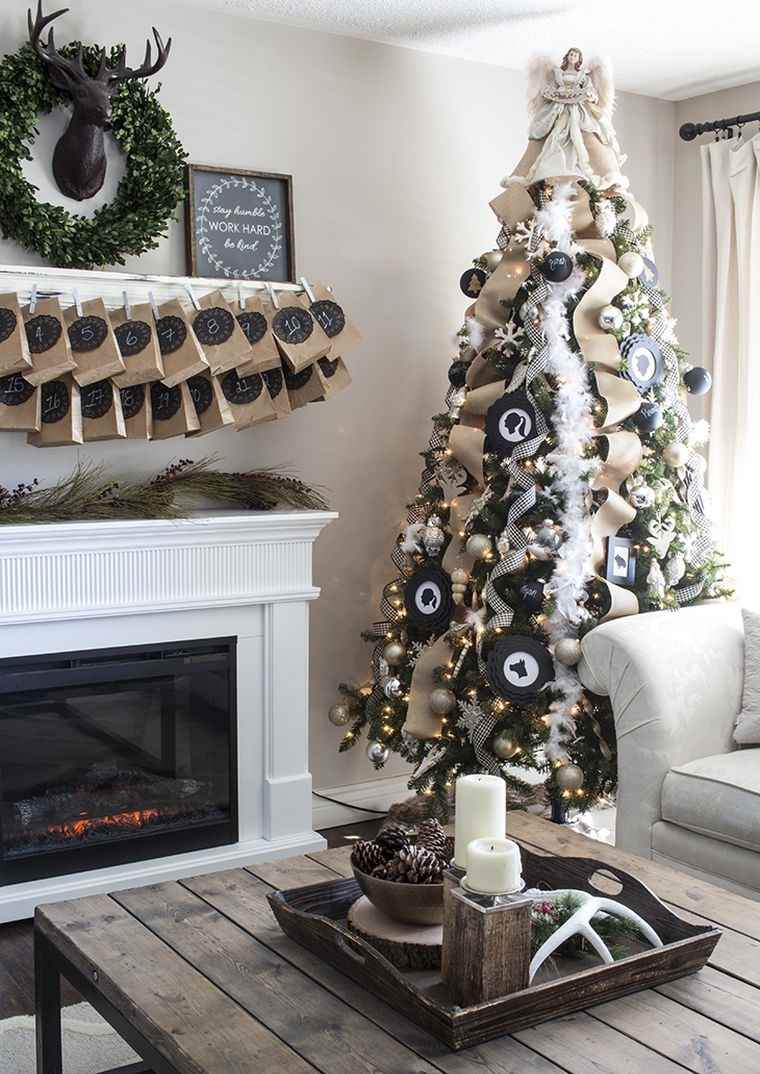 Addobbi per l'albero di Natale in bianco e nero