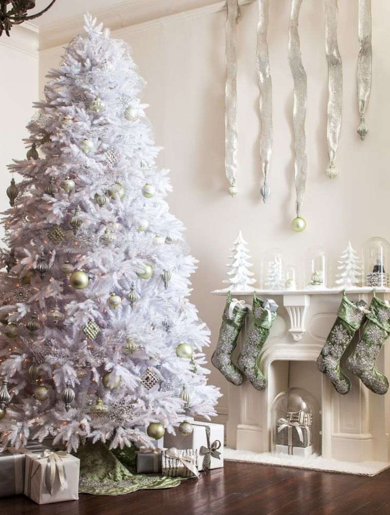 idee per decorare alberi artificiali bianchi e verdi