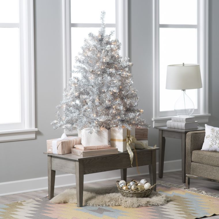 mini bijelo božićno drvce ukras svjetlosnim vijencem
