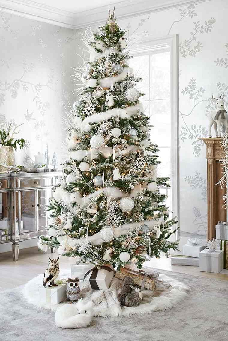 クリスマスツリーの装飾ホワイトゴールドグリーンデザインボール花輪