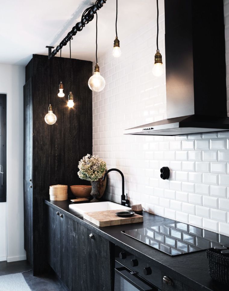 deco-masculine-style-industrial-design-kitchen-tiles-metro-suspension