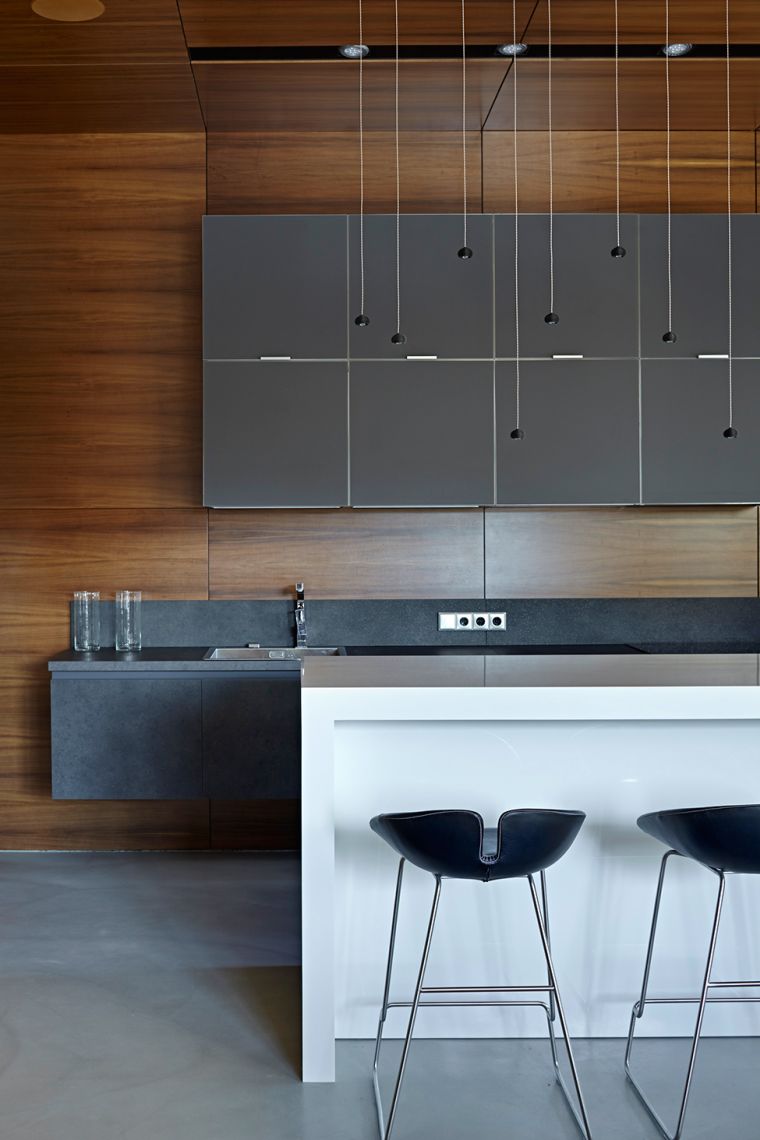stile-deco-maschile-cucina-rivestimenti-uomo-mobili-in-legno-grigio
