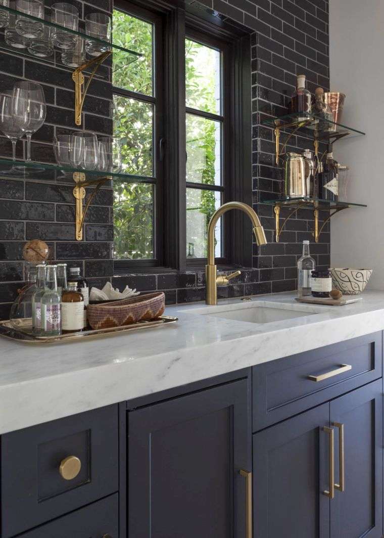 Deco-stile-maschile-cucina-uomo-piastrelle-parete-nero-idea