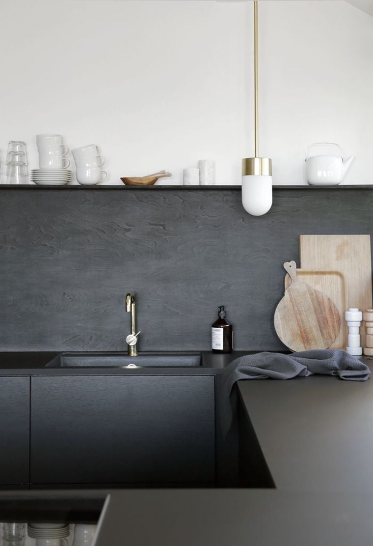 stile-maschile-deco-cucina-mobili-nero-design-minimalista-vernice-bianca