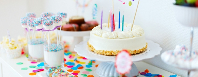 Torta rođendanska djevojka dječak ideja svijeće šareni dekor