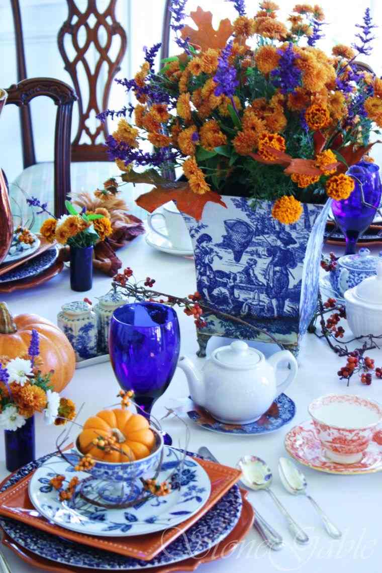 őszi dekoráció-ötlet-asztal-narancs-kék
