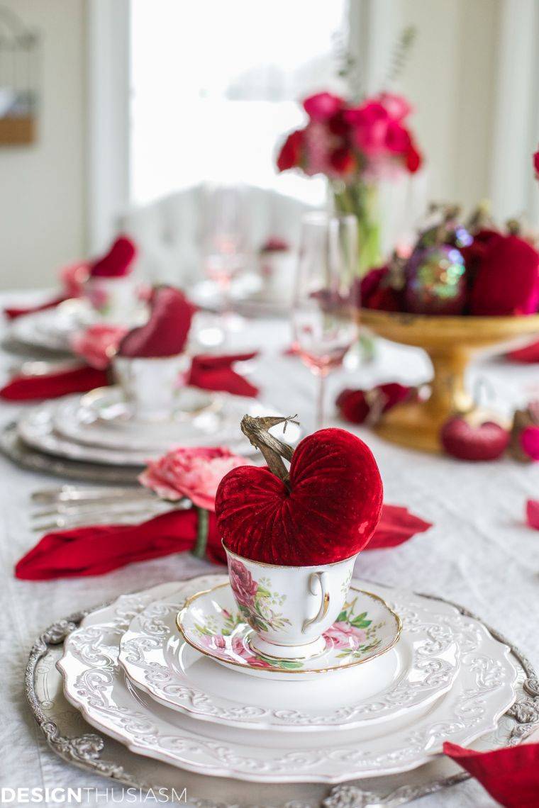 deco-table-mariage-rouge-et-blanc-theme-vintage-example