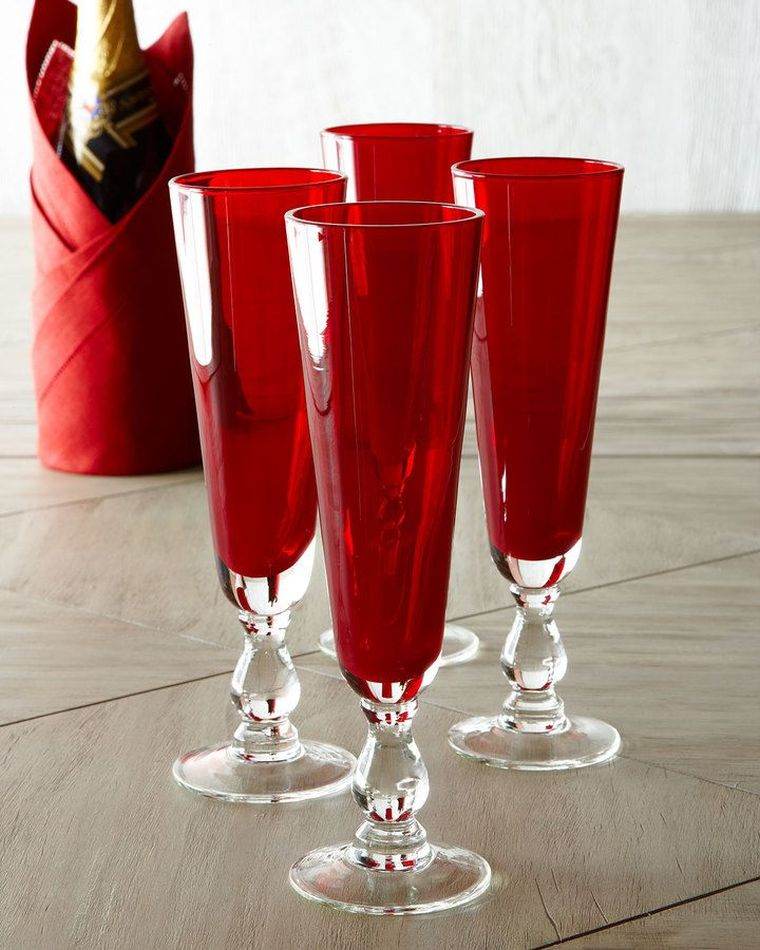 crveno-bijelo-vjenčanje-stol-ukrasi-šampanjac-flaute-model