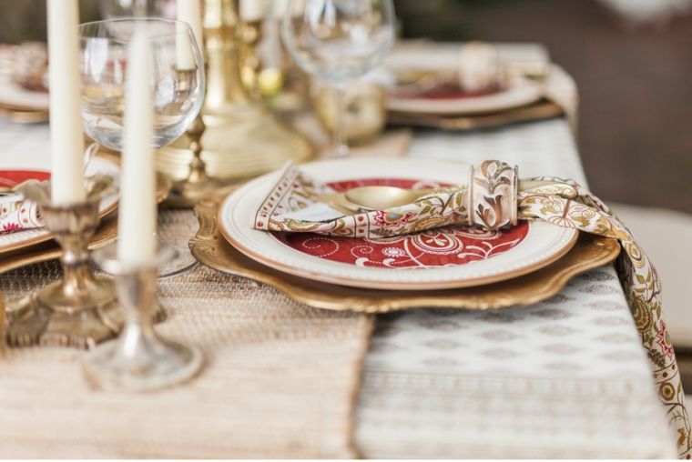 deco-wedding-table-red-and-white-gold-vintage-style-example