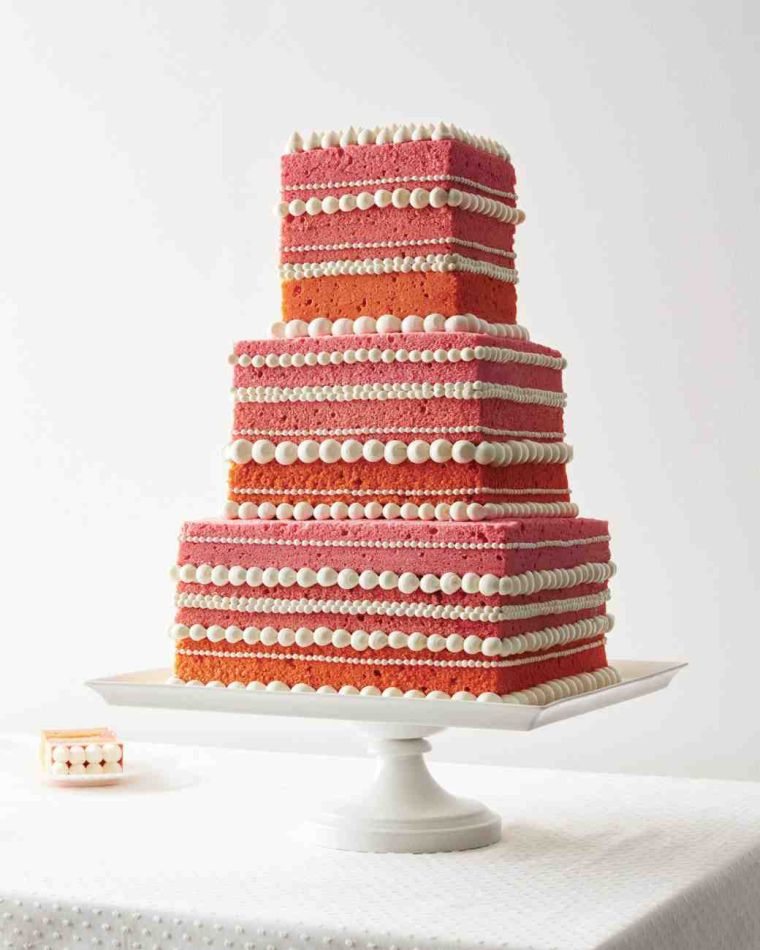 vjenčanje-stol-ukrasi-crveno-bijela-torta-podovi-ideja