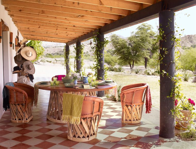 tavolo da pranzo all'aperto