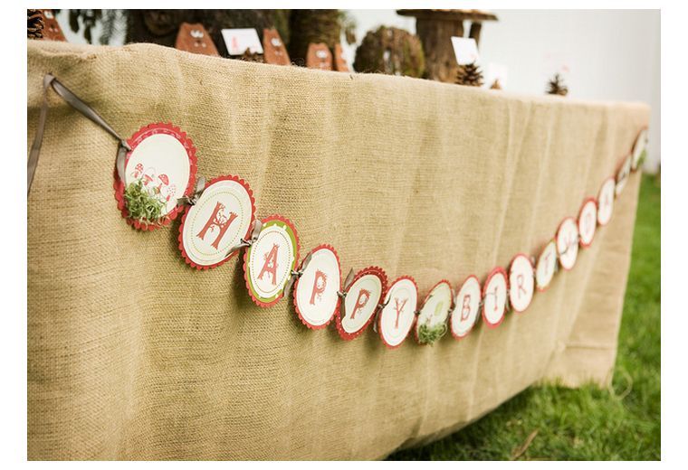 Deco-compleanno-autunno-tema-bambino-tavolino-cappuccetto-rosso-