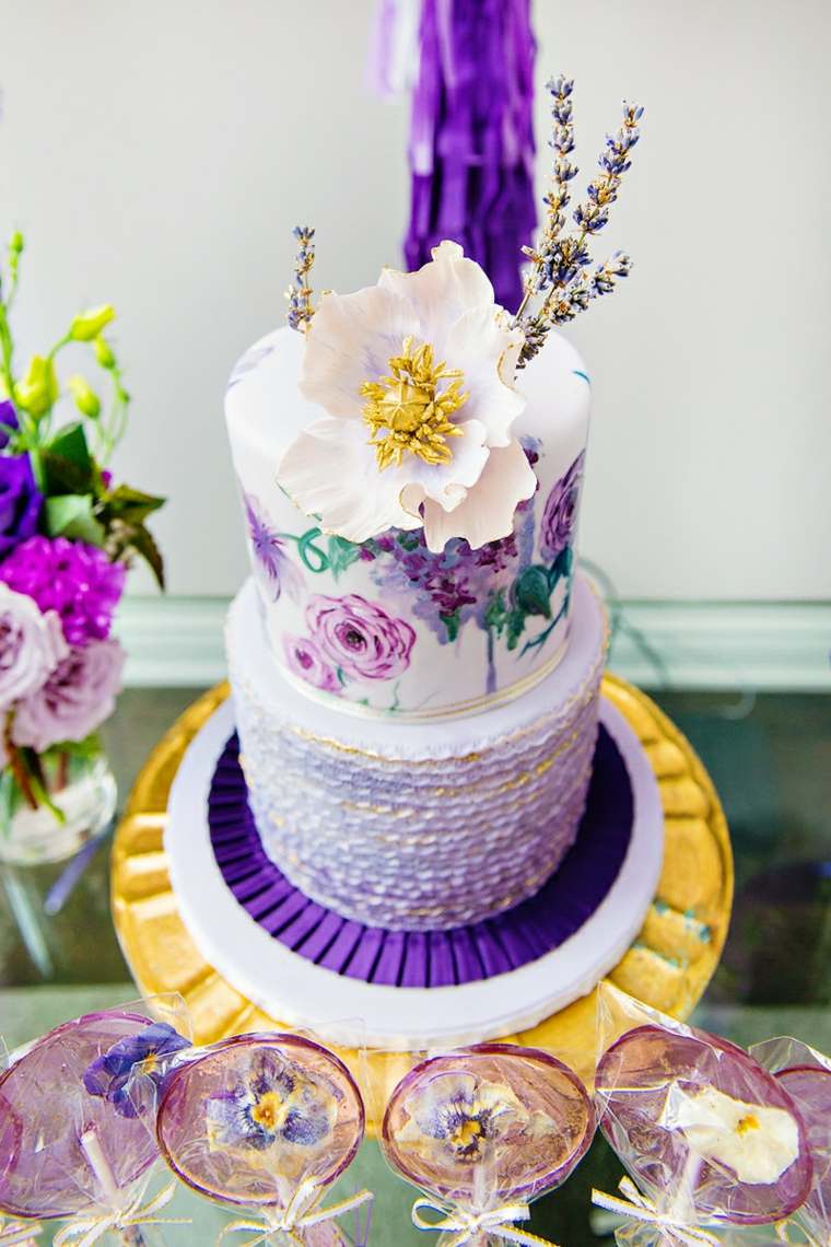torta di compleanno per adulti squisita decorazione floreale