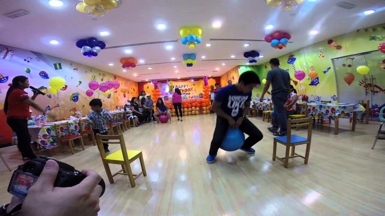 Dekorativna soba za rođendane za odrasle igra se kao djeca